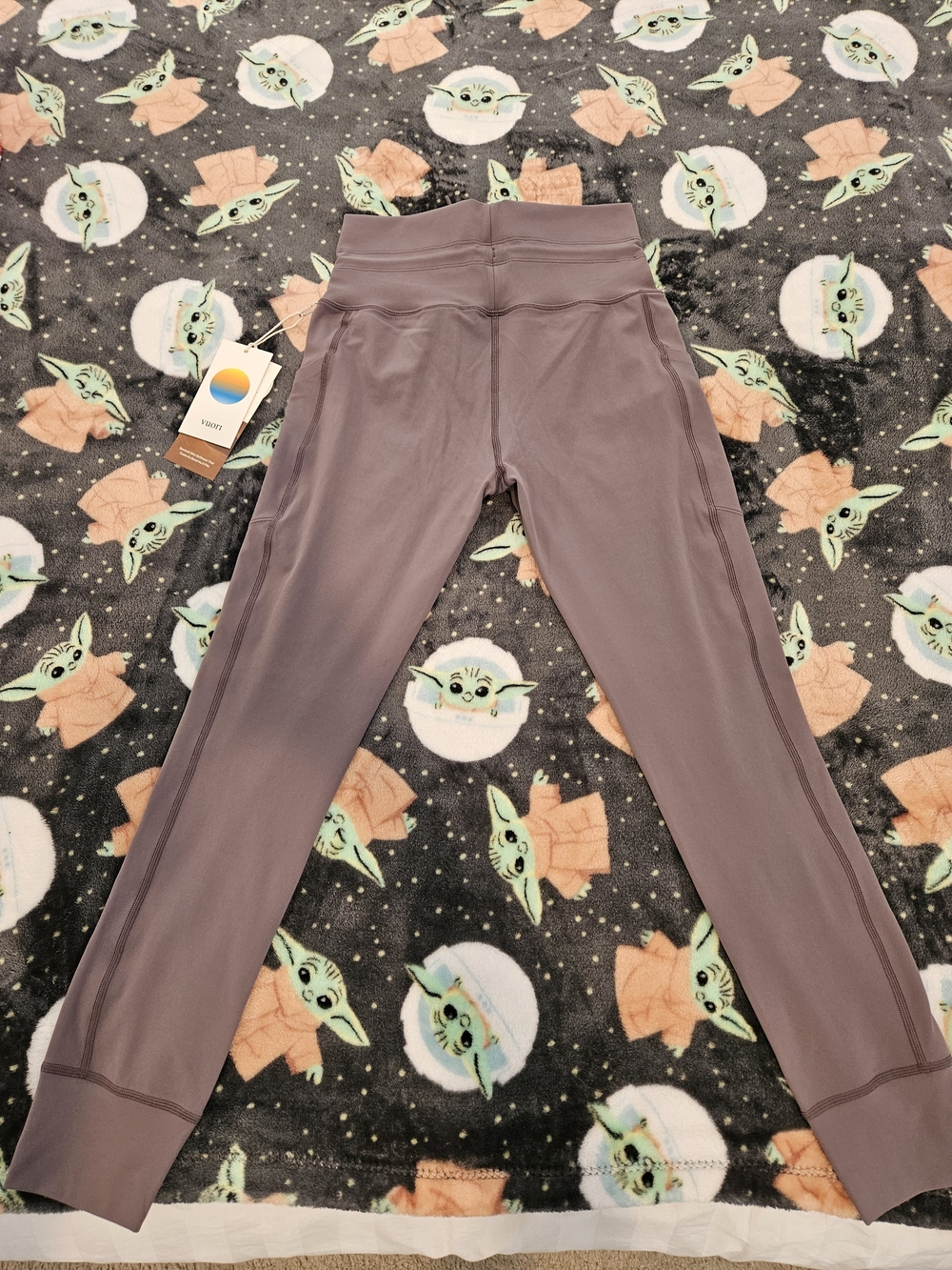 Vuori Kids High-Waist Leggings in Mauve - Picture 2 of 3